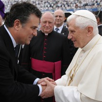 Audience with Pope Benedict XVI | Marcello greets Pope Benedict XVI following the Papal Mass at Yankee Stadium in New York on April 20, 2008