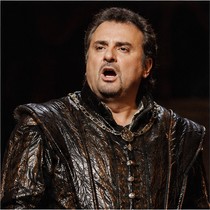 as Andrea Chénier with soprano He Hui as Maddalena in "Andrea Chénier", Teatro Carlo Felice, Genova, Spring 2009 | Photo: Marcello Orselli